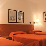 マジェスティ ホテル 4*