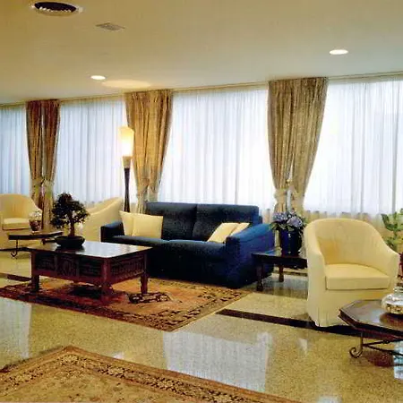Majesty Hotel 4*