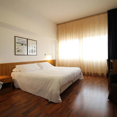 Majesty 4* Bari
