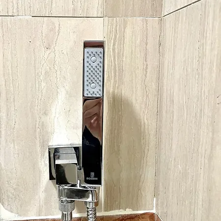 Отель Majesty