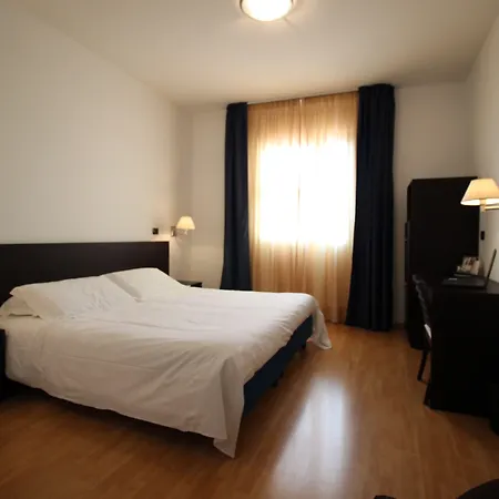 Majesty 4* Bari