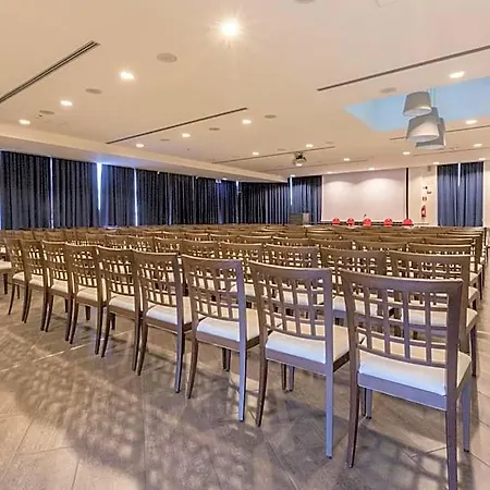 Majesty Hotel 4*