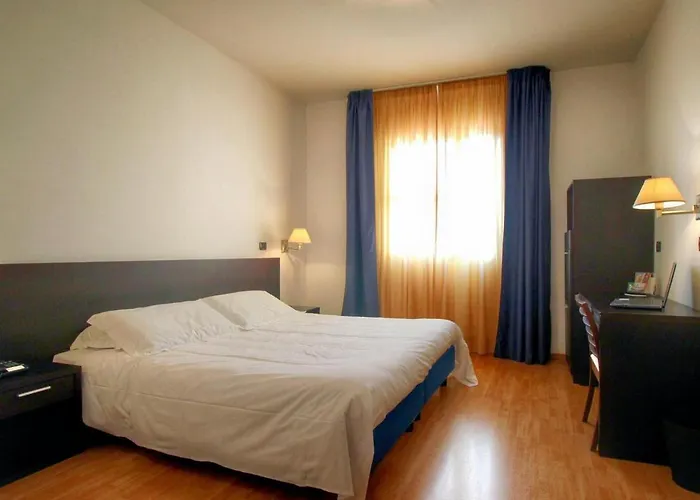 Majesty מלון בארי